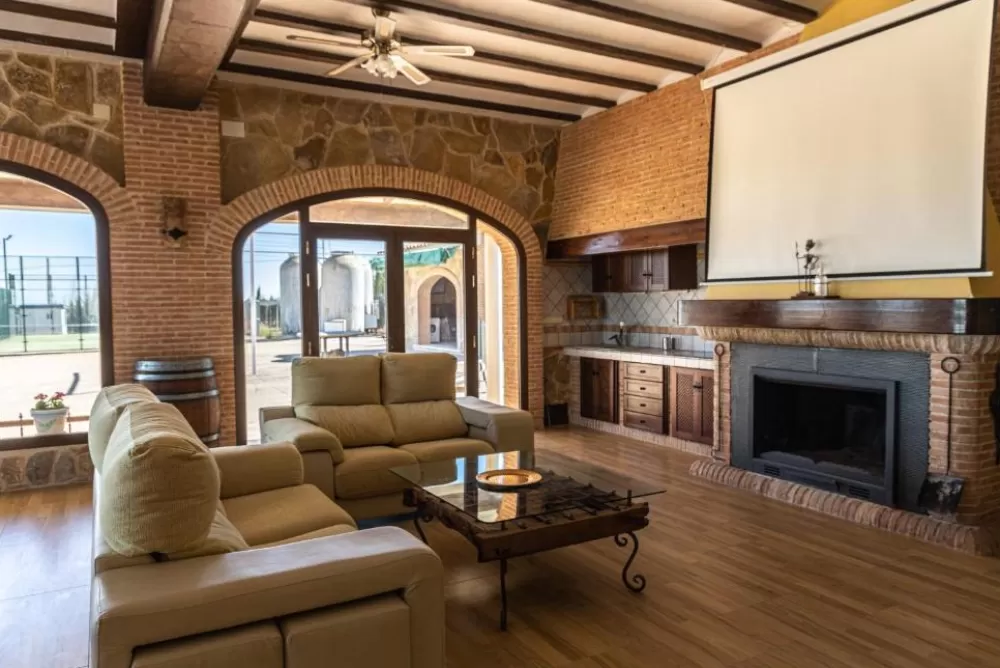 Salón con chimenea