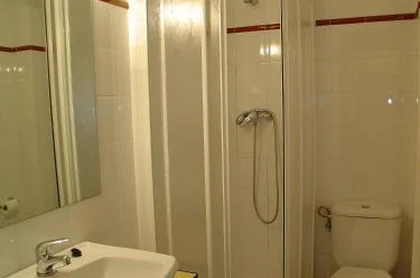 Hostal Adarnius 4
