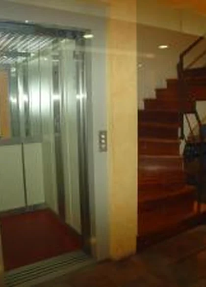 Hostal Adarnius 6