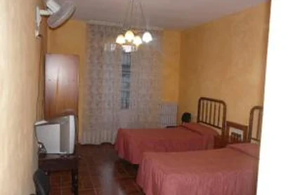 Hostal Adarnius 7
