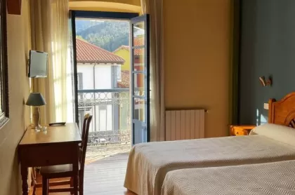 Hotel y Apartamentos Cuevas del Mar 3