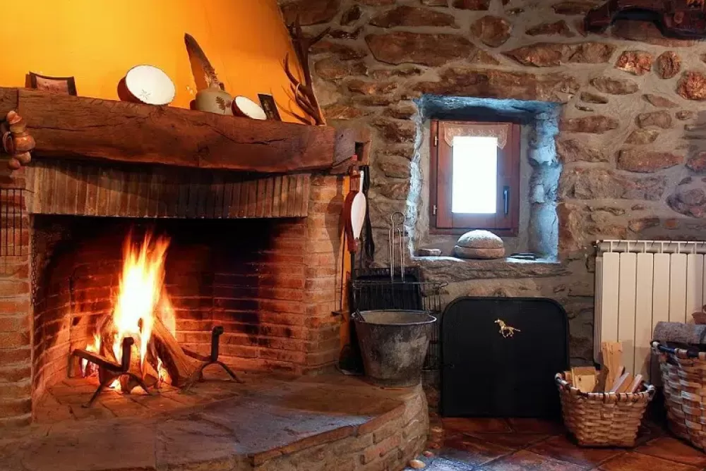 Salón con chimenea