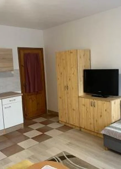 Lenzl Panzió 6