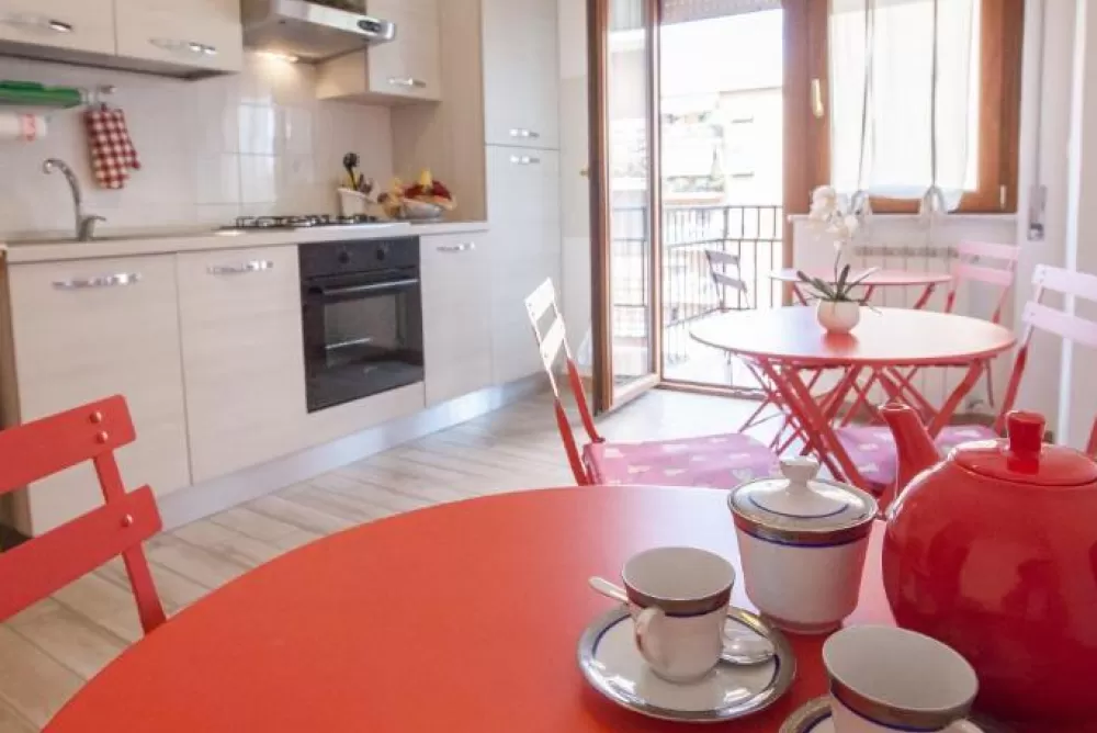 Cucina comune completamente attrezzata