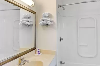 Budget Inn 4